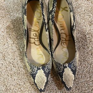 Sam Edelman pointed toe heel